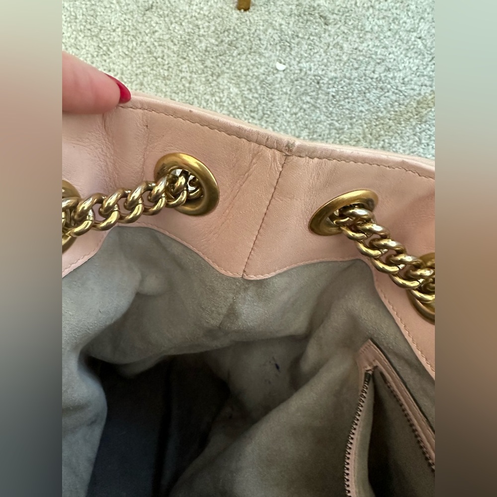 Well worn but beautiful Pink Gucci Purse - Picture 10 of 16